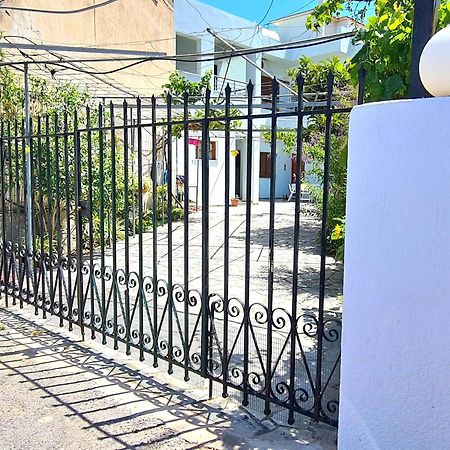 Mum'S Yard Istron Exterior foto