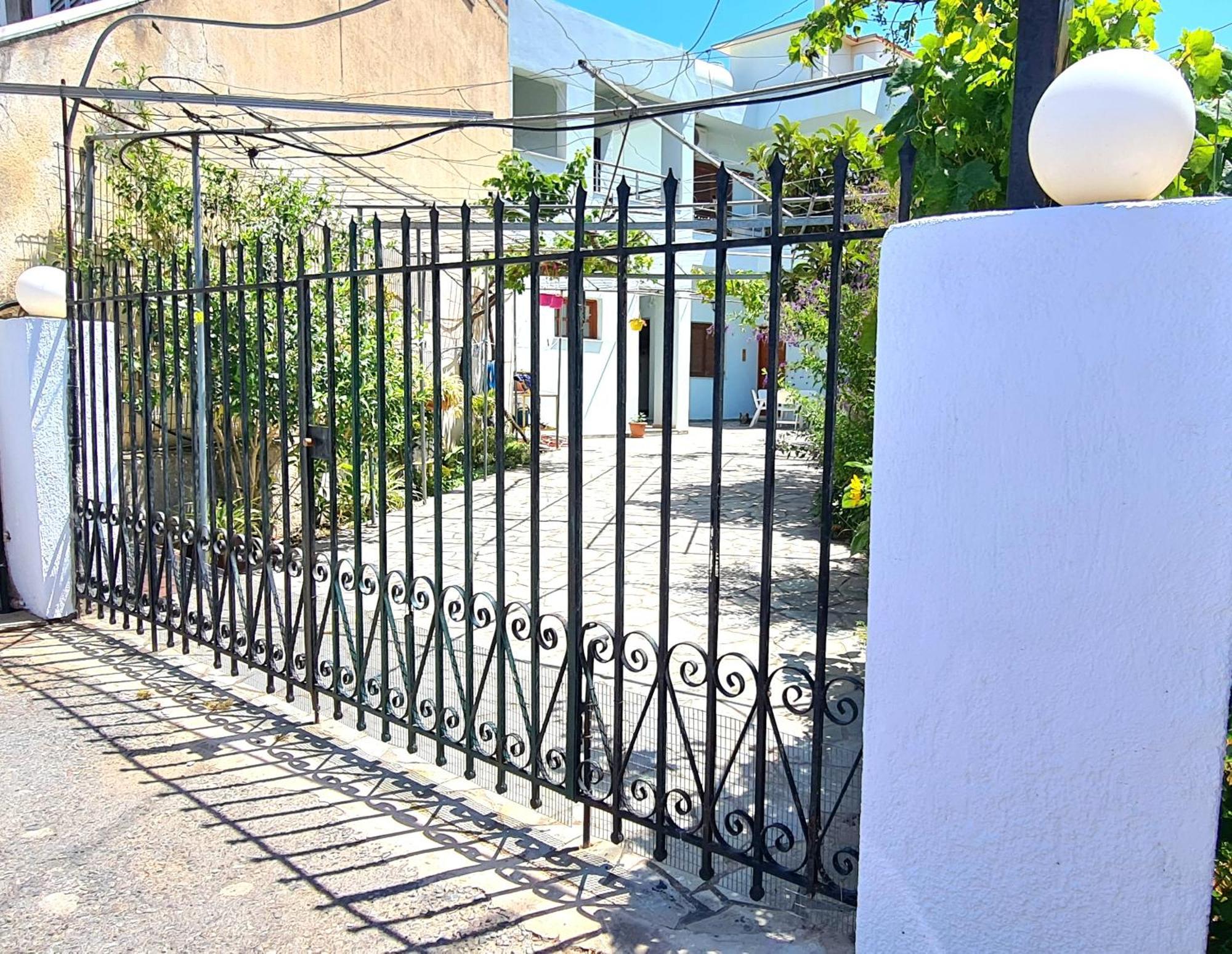 Mum'S Yard Istron Exterior foto